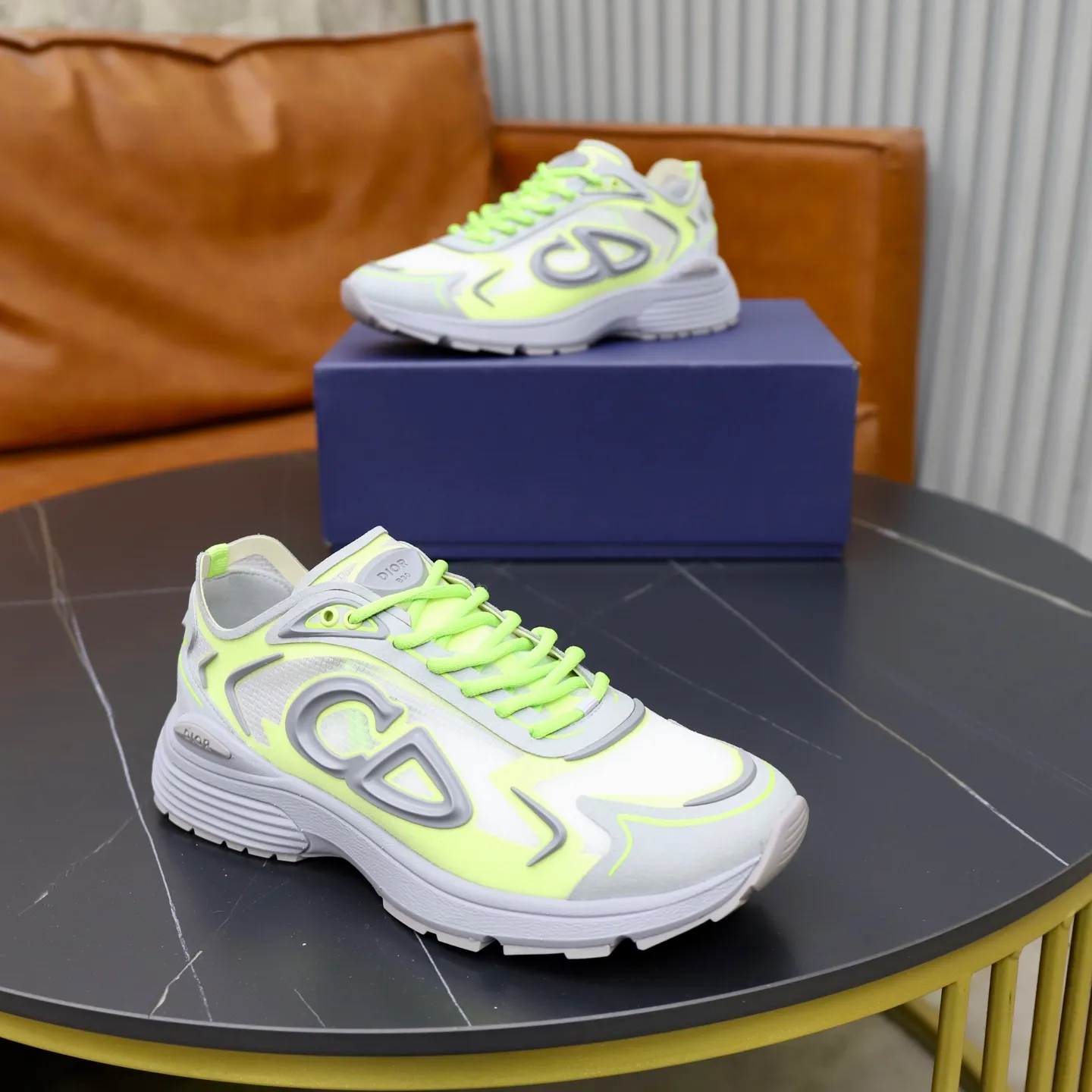 Ex-factory price: 560💰DIOR#B30 COUNTDOWN TECH shoes 1. Inspired by lighter running shoes this season 2. Made of multi-layer transparent nylon upper, futuristic 3. CD30 rubber logo on the tongue/heel to highlight the brand style 4. Equipped with ultra-light foam midsole for the ultimate comfortable wearing experience 5. The entire series uses WELDED (seamless bonding) technology to ensure durability and lightness 6. Full size dopamine color matching, 39-45 (38, 46 customized)